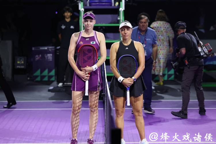 WTA年终总决赛：莱巴金娜两连胜 提前晋级半决赛